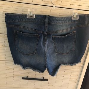 Distressed jean short
